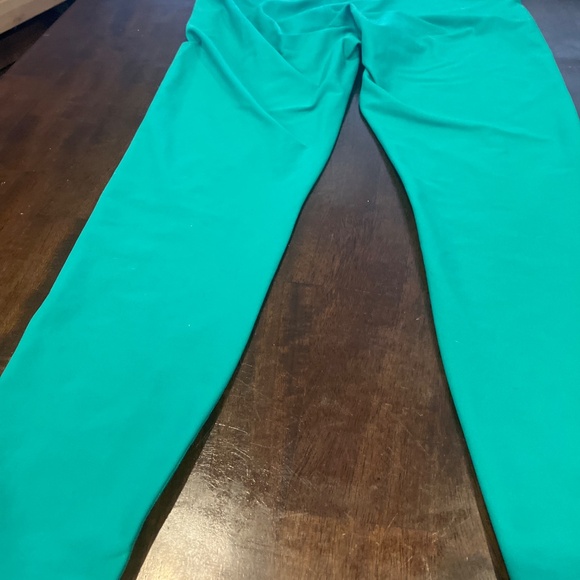 Old Navy-excellent condition-large leggings - Picture 4 of 4